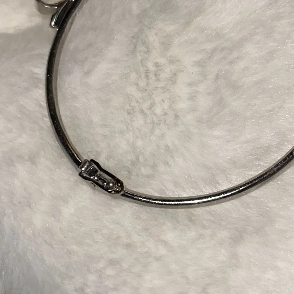 Silver Look Kate Spade Bow Bracelet! - Picture 5 of 7